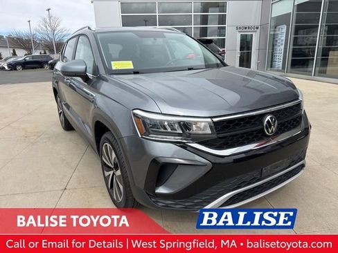 Used 2022 Volkswagen Taos SE w/ Panoramic Sunroof Package image 1