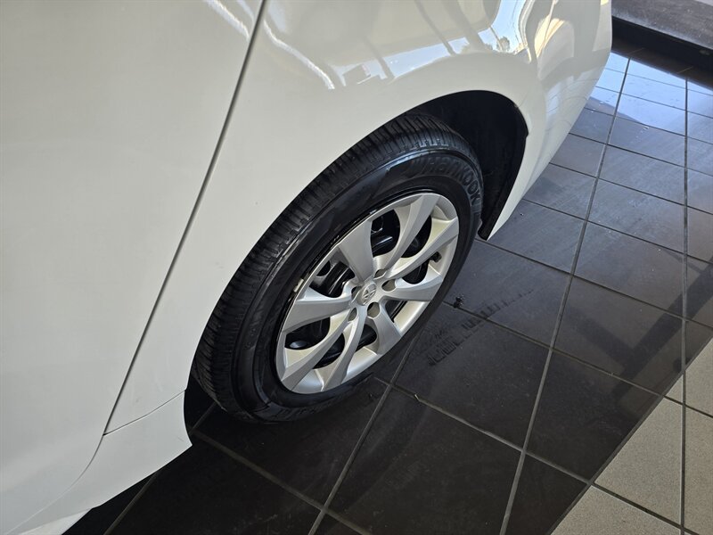 Used 2025 Toyota Corolla LE FWD image 31