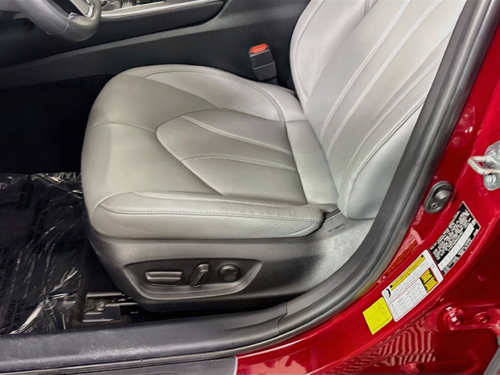 Certified 2021 Toyota Avalon XLE w/ Moonroof Package FWD image 24