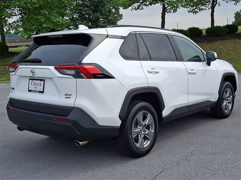 Used 2022 Toyota RAV4 XLE image 9