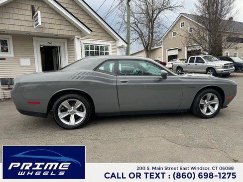 Used 2017 Dodge Challenger SXT w/ Driver Convenience Group image 8