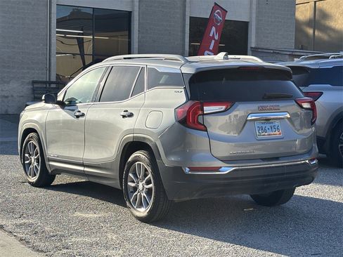 Used 2024 GMC Terrain SLT image 4