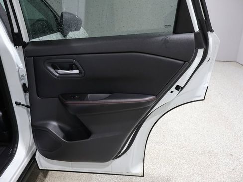 Used 2025 Nissan Rogue SV AWD/4WD image 21