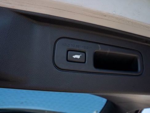 Used 2025 Honda Pilot TrailSport image 12