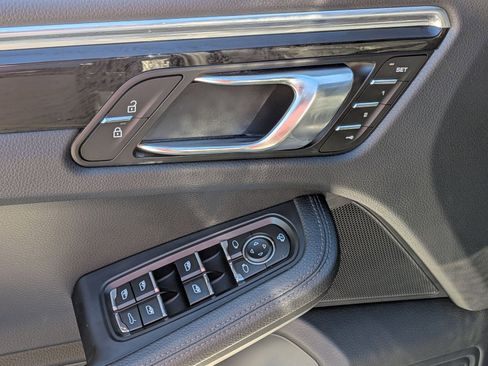 Used 2025 Porsche Macan Turbo image 15