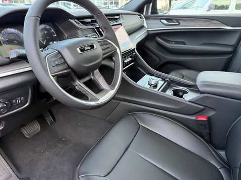 New 2025 Jeep Grand Cherokee Limited image 19