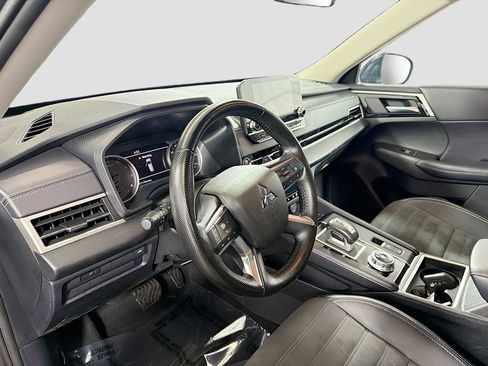 Used 2024 Mitsubishi Outlander SE AWD/4WD image 11