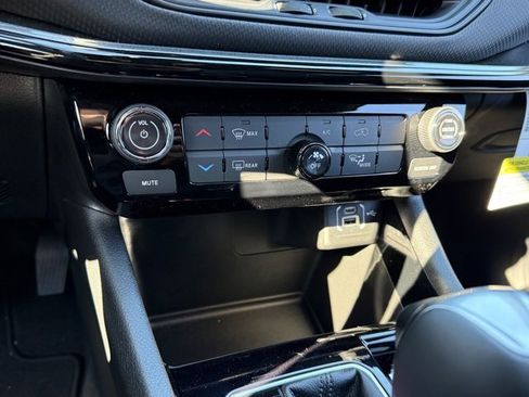 New 2026 Jeep Compass Latitude image 21