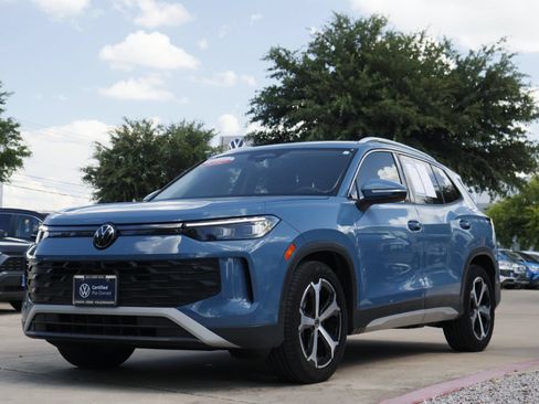 Certified 2025 Volkswagen Tiguan SE FWD image 7