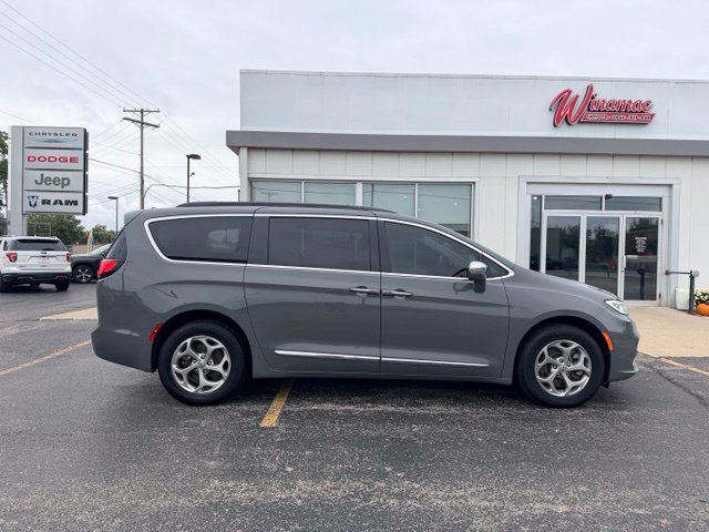 Used 2022 Chrysler Pacifica Limited w/ Uconnect Theater Family Group AWD/4WD image 14