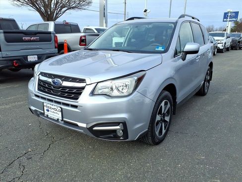 Used 2017 Subaru Forester 2.5i Premium image 3