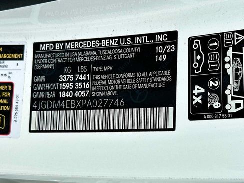 Used 2023 Mercedes-Benz EQS 580 4MATIC SUV w/ Exclusive Trim Package image 33