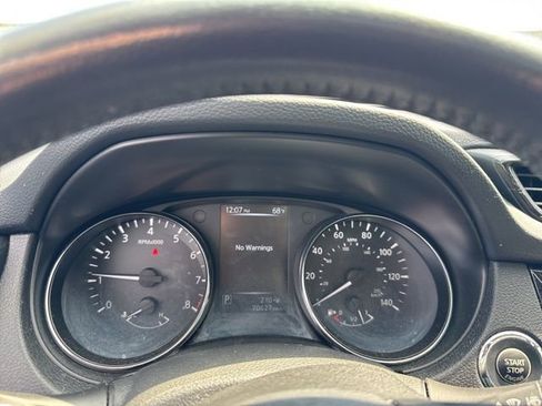 Used 2017 Nissan Rogue SV w/ Sun & Sound Touring Package AWD/4WD image 12