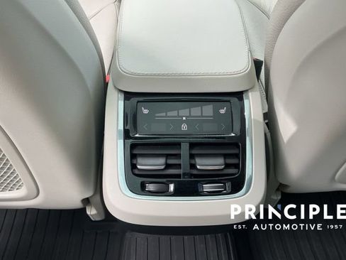 Certified 2023 Volvo XC90 B5 Plus AWD/4WD image 32