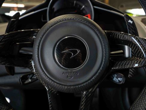 Used 2016 McLaren 650S Spider RWD image 22