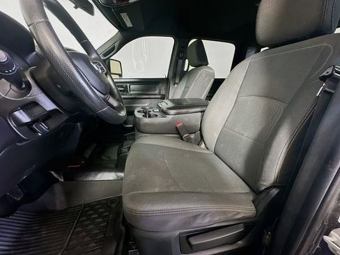 Used 2024 RAM 2500 Tradesman w/ Chrome Appearance Group image 12