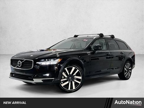 Used 2025 Volvo V90 B6 Cross Country Plus w/ Protection Package Premier AWD/4WD image 1