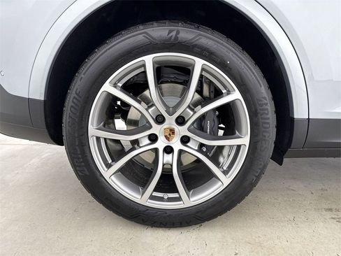 New 2026 Porsche Cayenne image 16