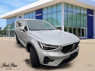 Used 2025 Volvo XC40 B5 Ultra video 1