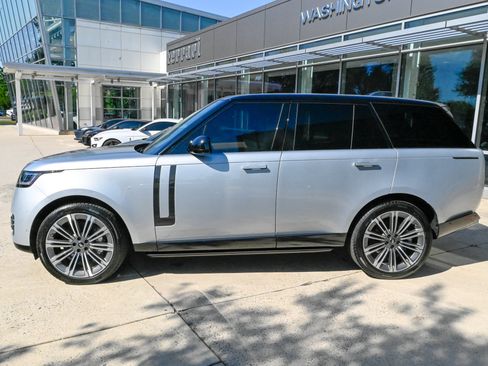 Used 2025 Land Rover Range Rover SE AWD/4WD image 8