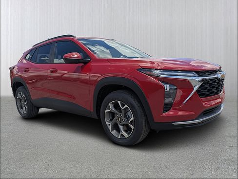 New 2026 Chevrolet Trax LT w/ Driver Confidence Package FWD image 1