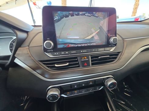 Used 2024 Nissan Altima 2.5 SV FWD image 15
