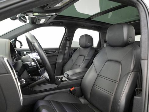Certified 2023 Porsche Cayenne GTS AWD/4WD image 5