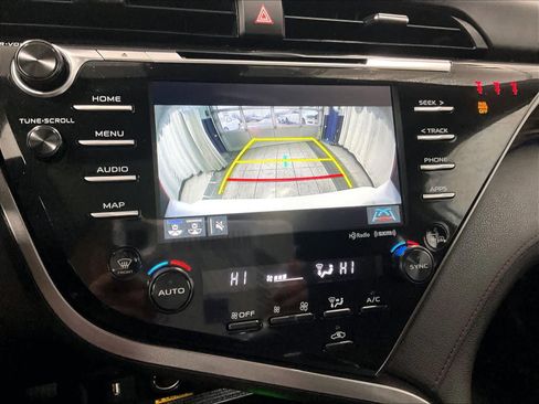 Used 2020 Toyota Camry XLE image 19