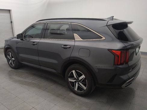 Used 2022 Kia Sorento S FWD image 3
