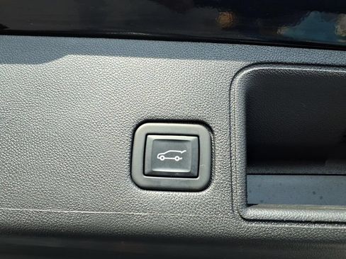 Used 2022 GMC Terrain SLT AWD/4WD image 25