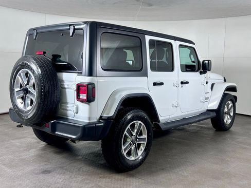 Used 2018 Jeep Wrangler Unlimited Sahara AWD/4WD image 7
