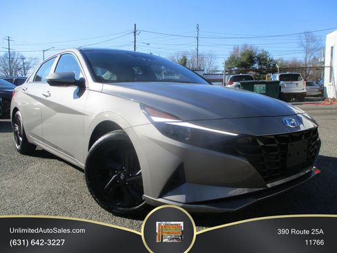 Used 2022 Hyundai Elantra SEL w/ Convenience Package FWD image 1