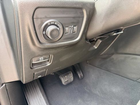 Used 2024 Jeep Grand Cherokee Laredo RWD image 24