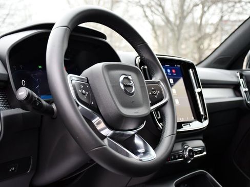 Certified 2025 Volvo XC40 B5 Plus image 12