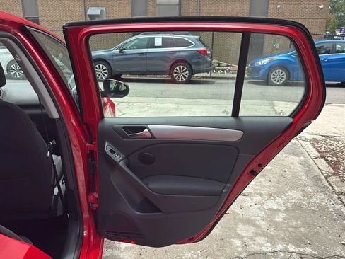 Used 2013 Volkswagen Golf 4-Door FWD image 21