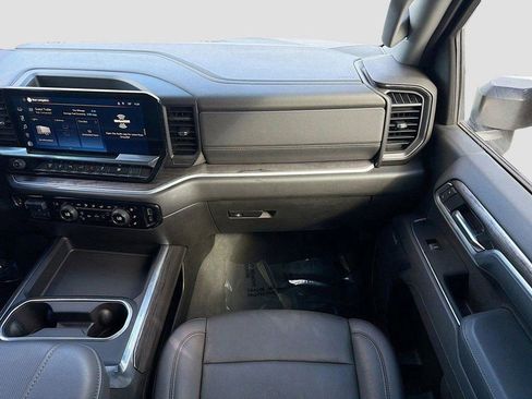 Used 2025 Chevrolet Silverado 2500 LTZ w/ LTZ Convenience Package AWD/4WD image 19