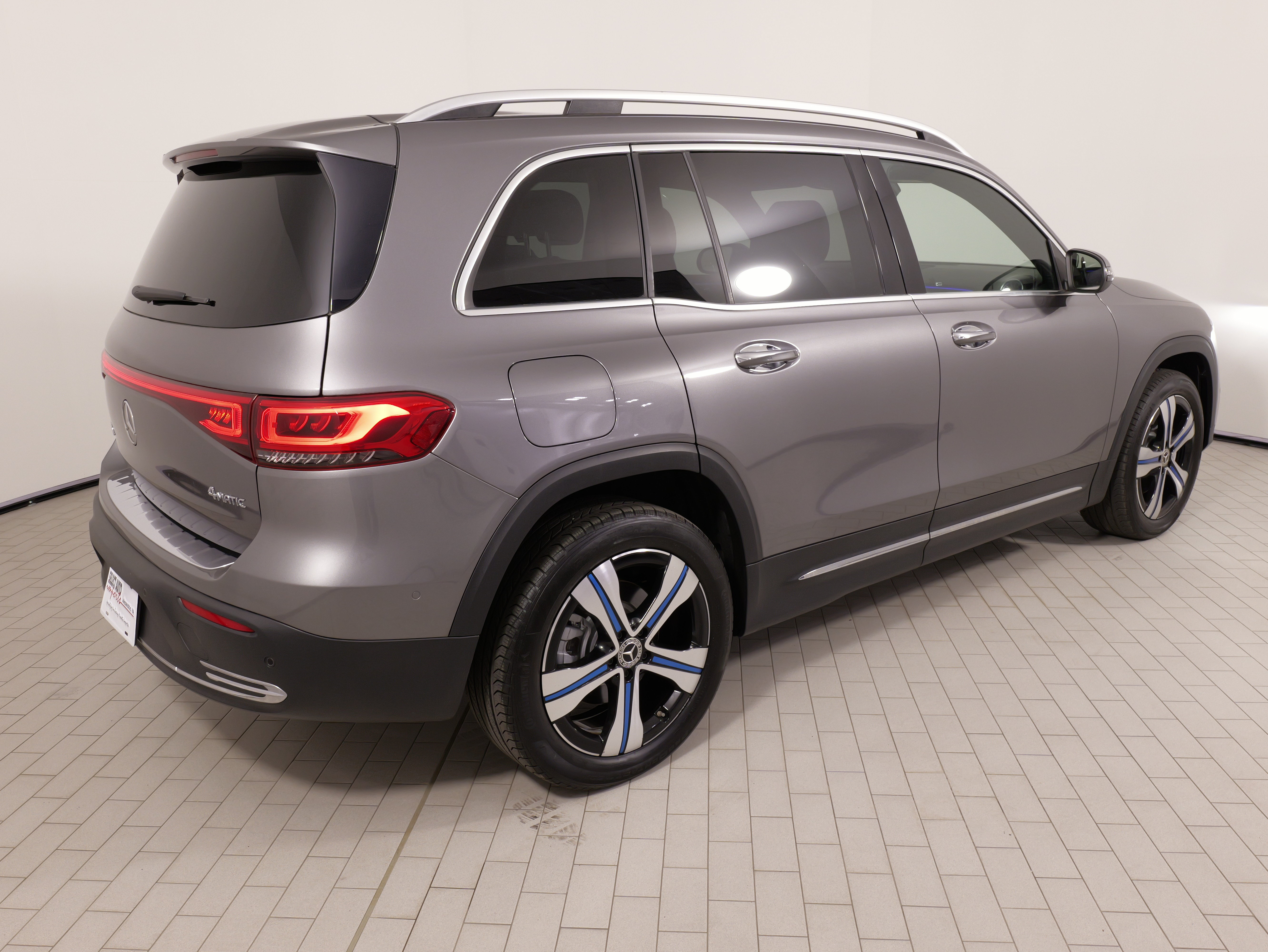 Used 2023 Mercedes-Benz EQB 350 4MATIC SUV image 11