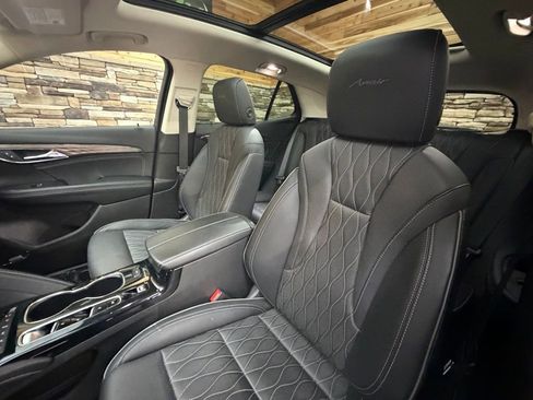 Used 2023 Buick Envision Avenir image 12