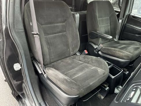 Used 2016 Dodge Grand Caravan SE FWD image 24