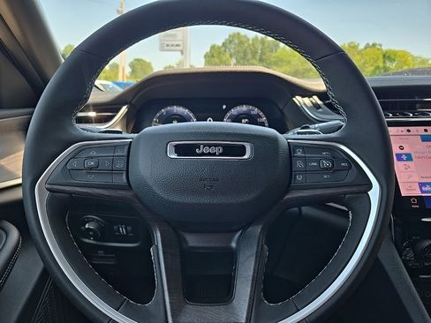 Used 2025 Jeep Grand Cherokee L Limited w/ Luxury Tech Group II image 42