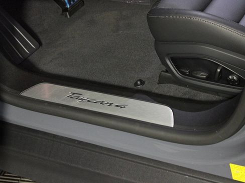 Used 2025 Porsche Taycan image 18