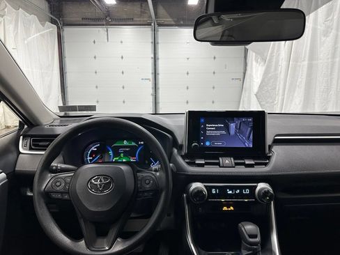 Used 2025 Toyota RAV4 XLE AWD/4WD image 16
