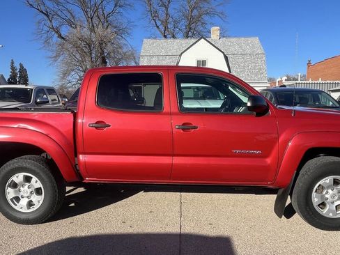Used 2015 Toyota Tacoma 4x4 Double Cab w/ TRD Off-Road Package image 2