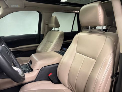 Used 2023 Ford Expedition XLT image 27