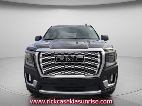 Used 2021 GMC Yukon XL Denali w/ Denali Ultimate Package RWD image 3