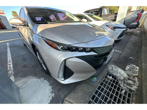 Used 2019 Toyota Prius Prime Plus image 5