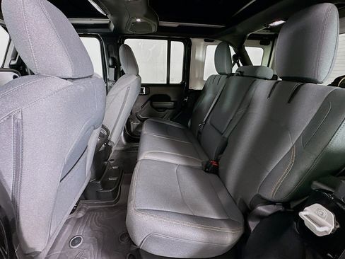Used 2024 Jeep Wrangler Unlimited AWD/4WD image 9