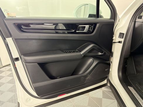 Used 2019 Porsche Cayenne S image 29
