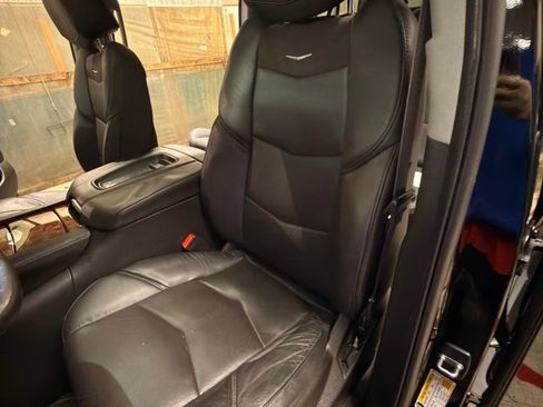 Used 2016 Cadillac Escalade ESV Premium image 26