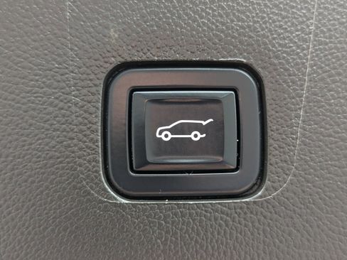 Used 2022 Chevrolet Traverse RS image 6